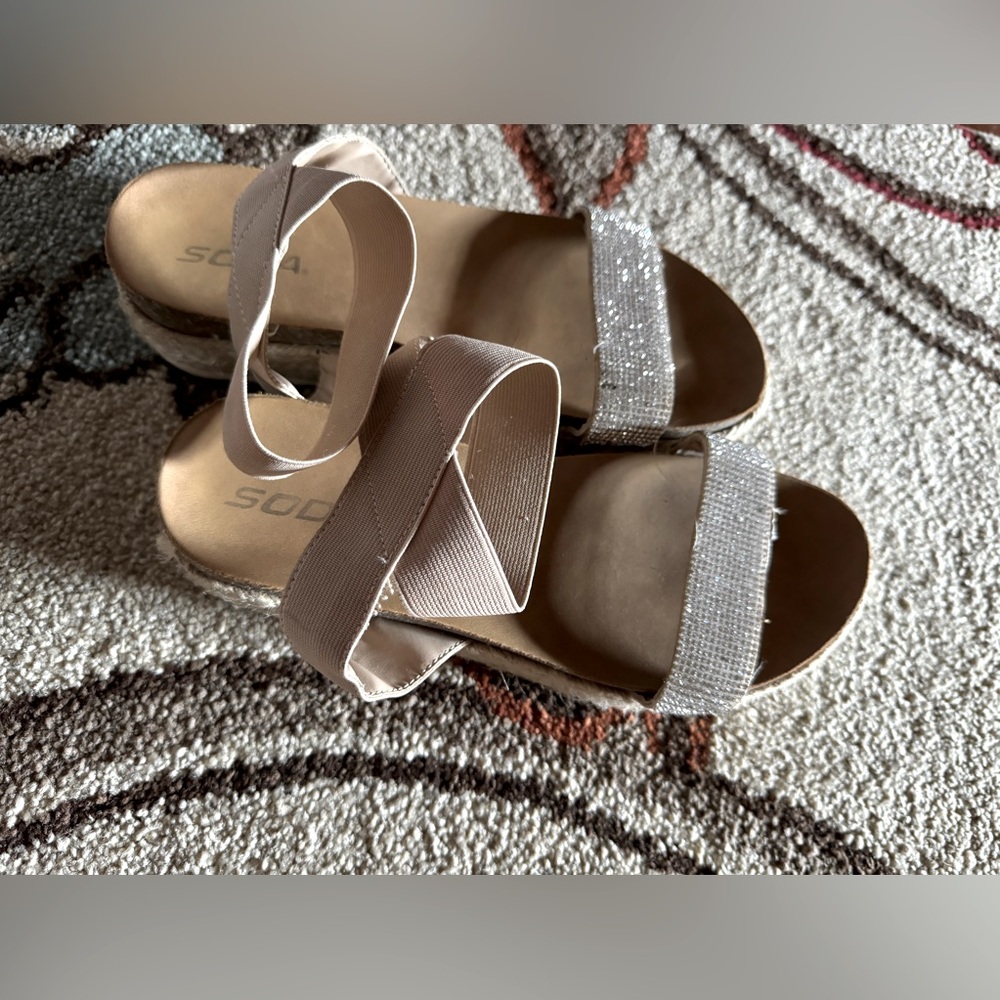 Platform sandals